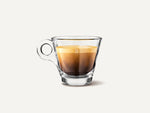 Ein mit Espresso gefülltes CoffeeB Espresso-Glas.