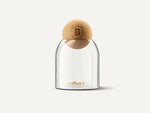 Ein leerer Ball Dispenser aus Glas..