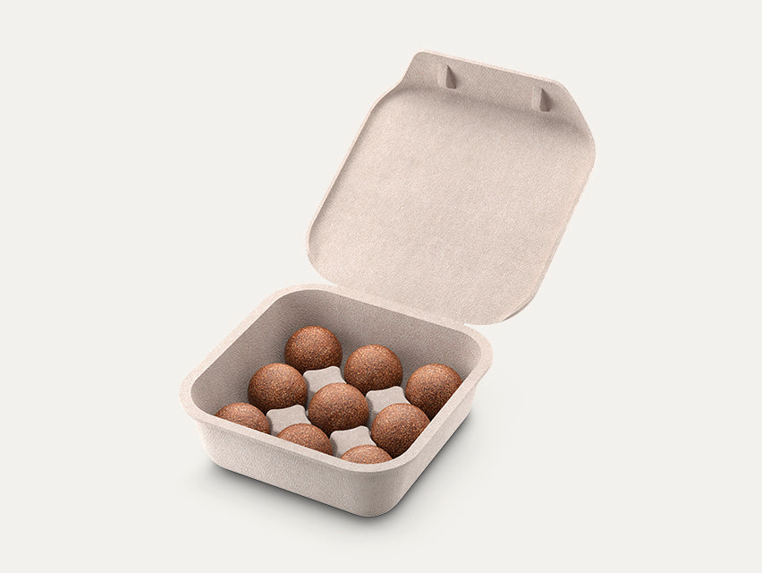 Eine offene CoffeeB Verpackung mit 9 Coffeeballs darin.